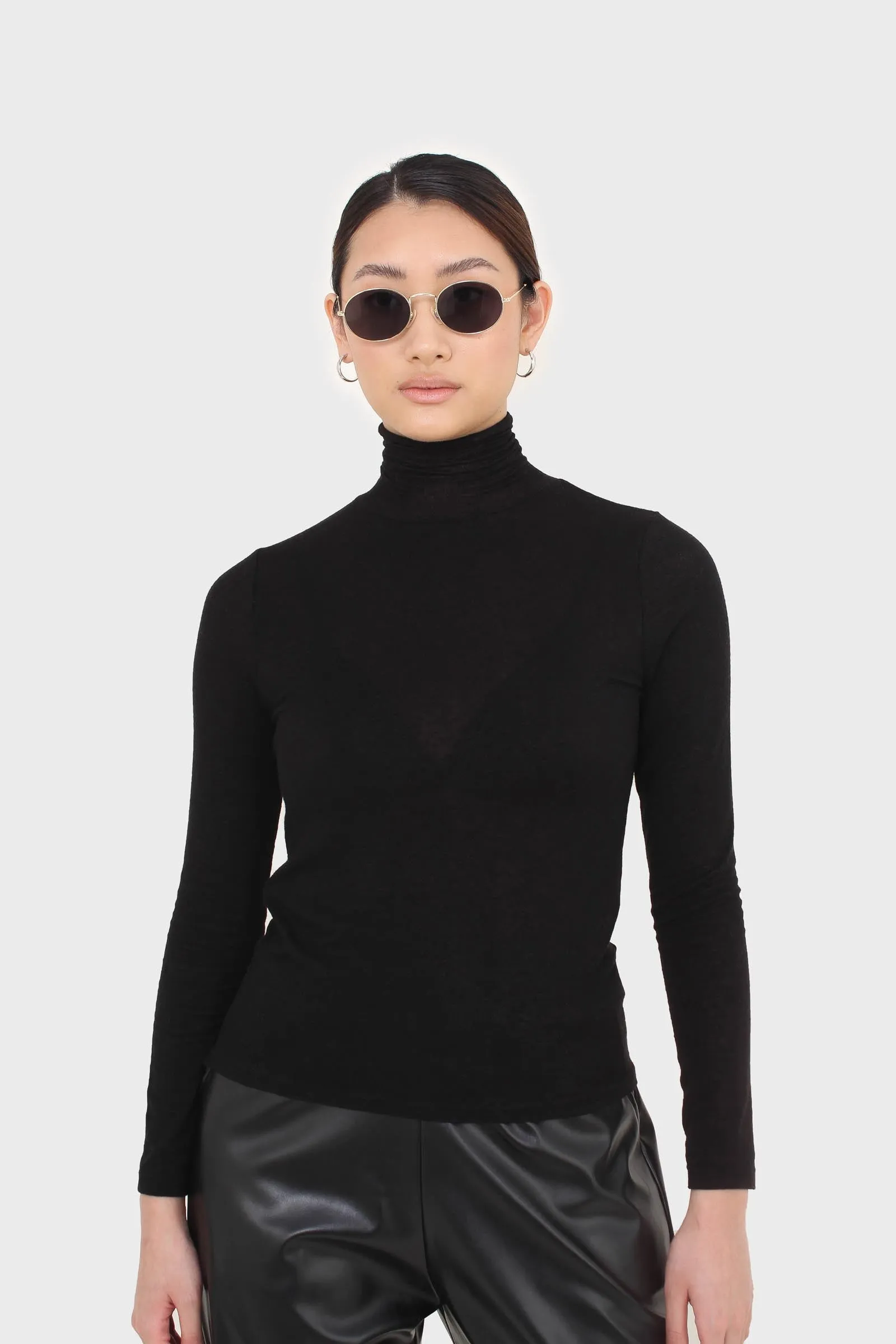 Black wool blended thin turtleneck top