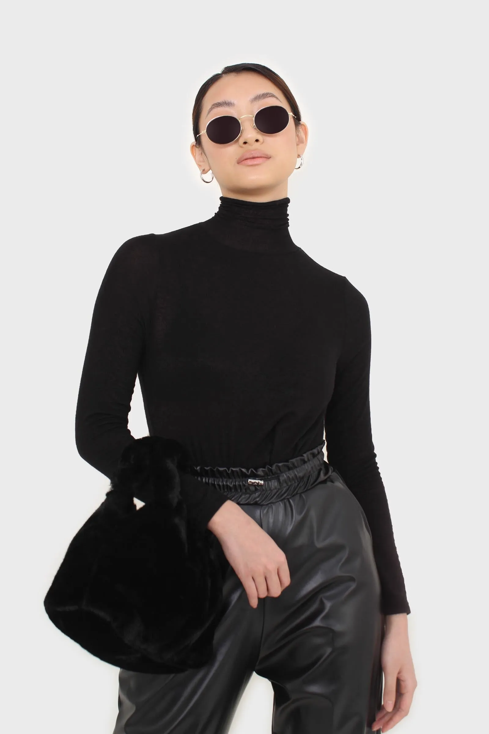 Black wool blended thin turtleneck top