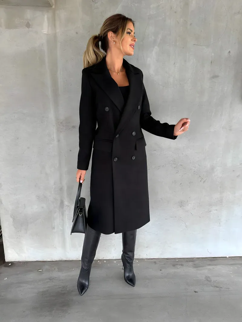 Elegant coat with a timeless style