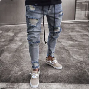 Knee hole zipper feet