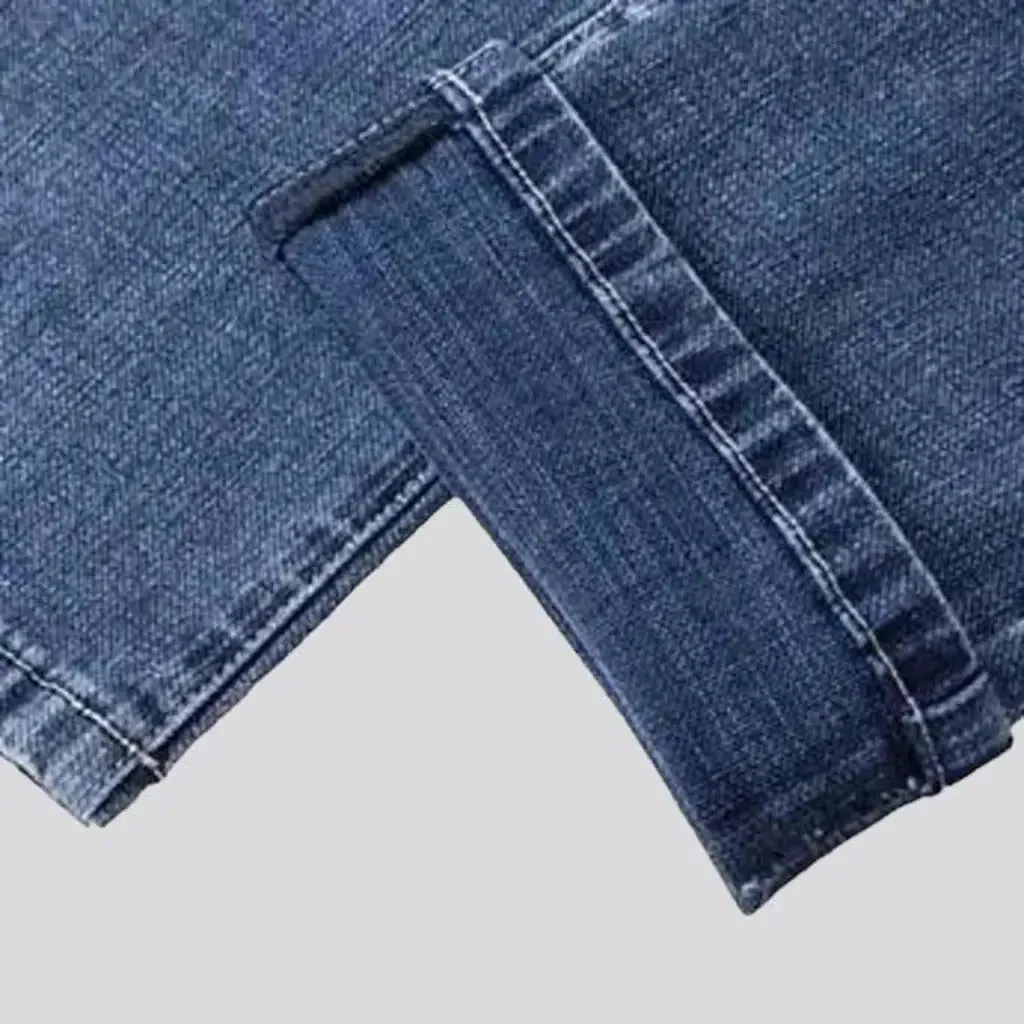Stretchy men's tapered jeans