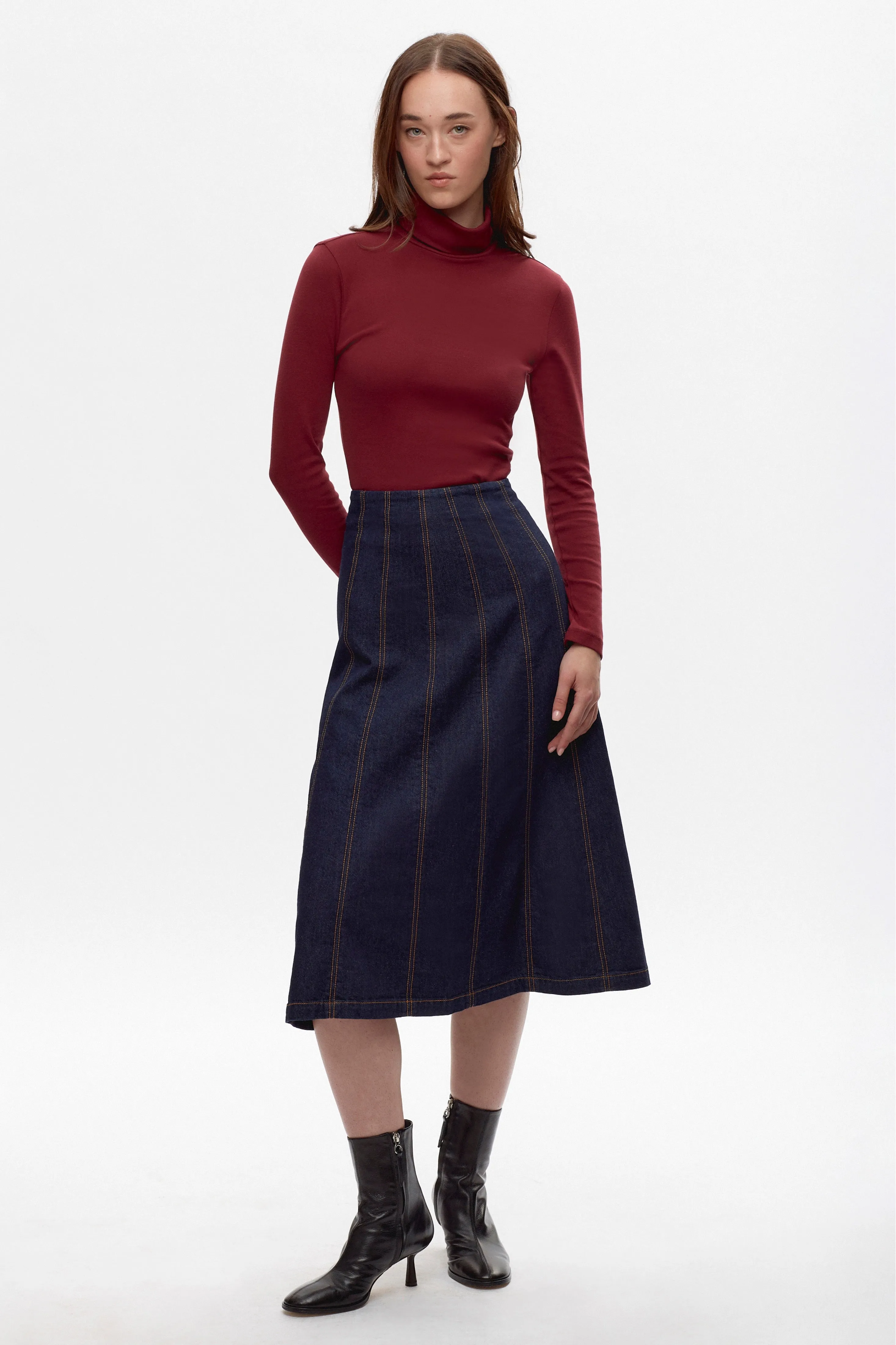 Women's Fitted Turtleneck in Burgundy