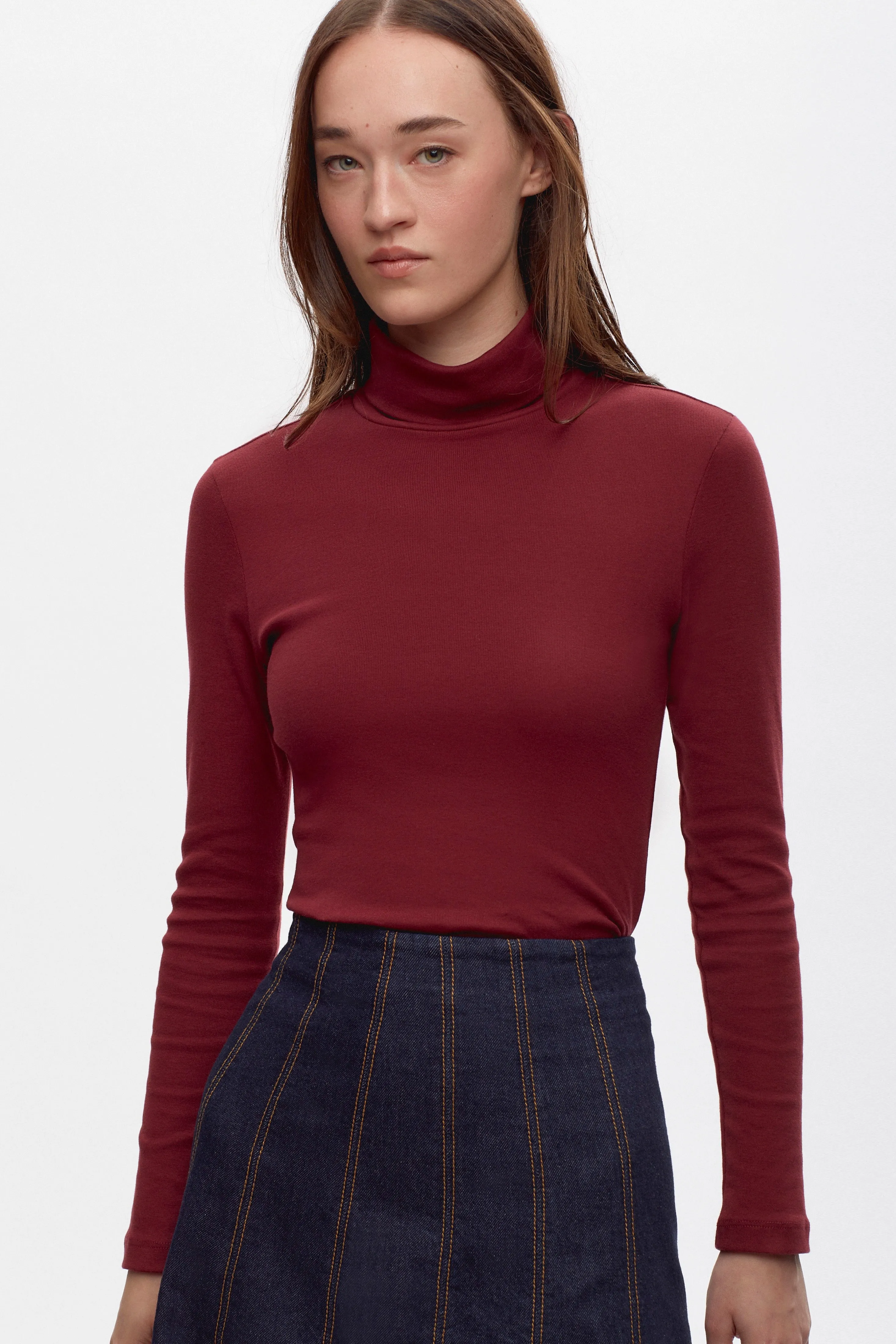 Women's Fitted Turtleneck in Burgundy