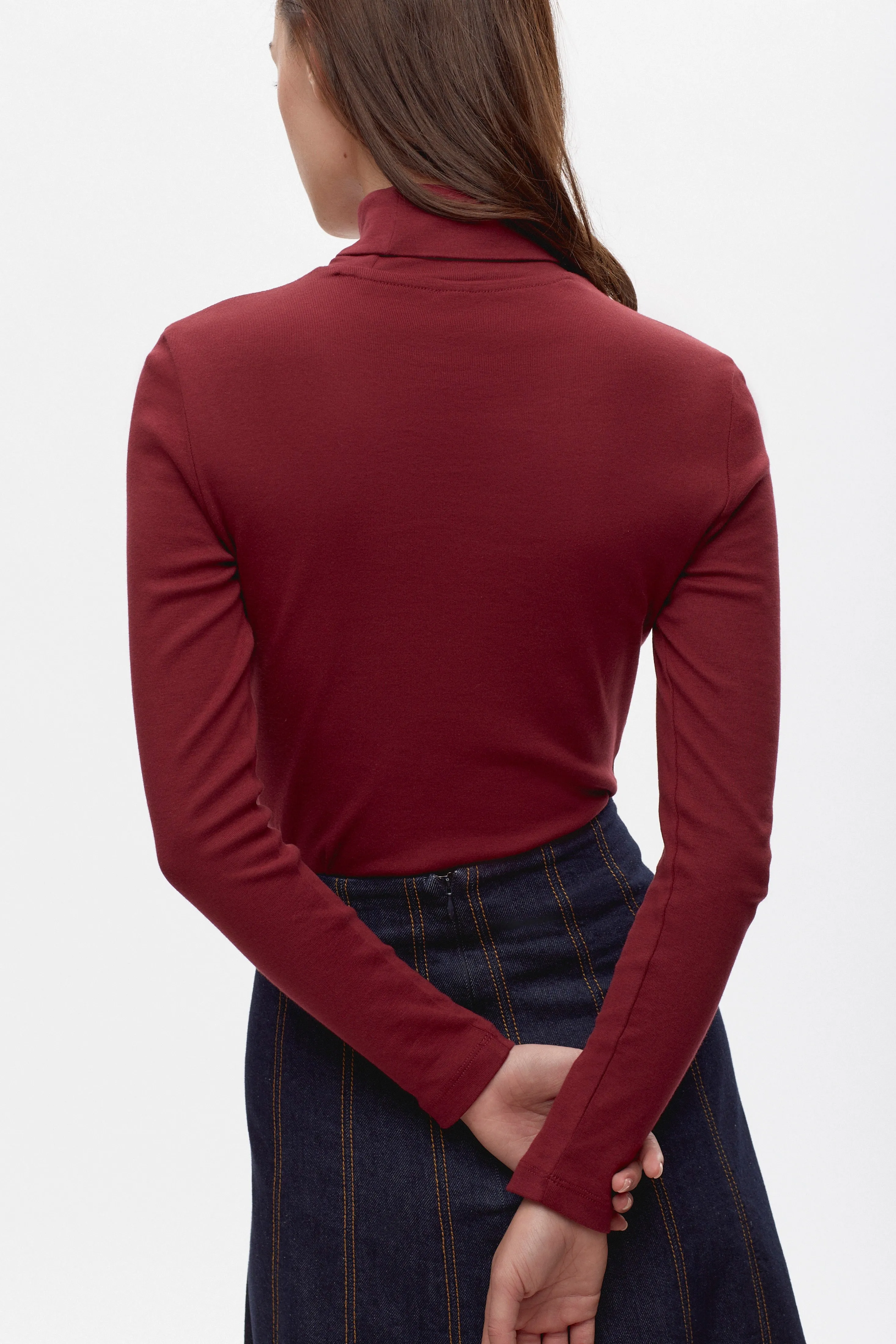 Women's Fitted Turtleneck in Burgundy